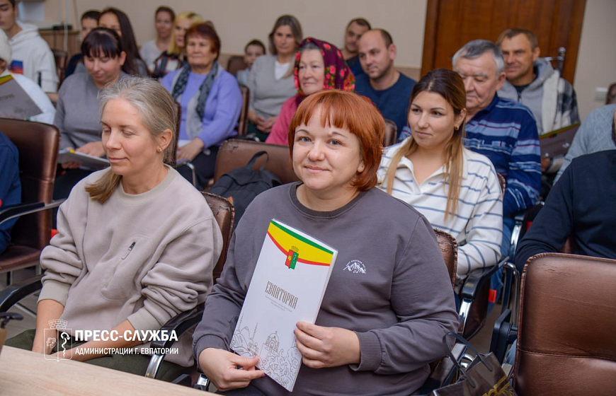 Жители Евпатории получили земельные участки и ключи от квартир